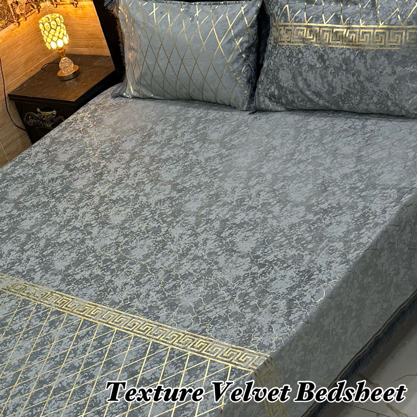 Velvet texture bedsheet