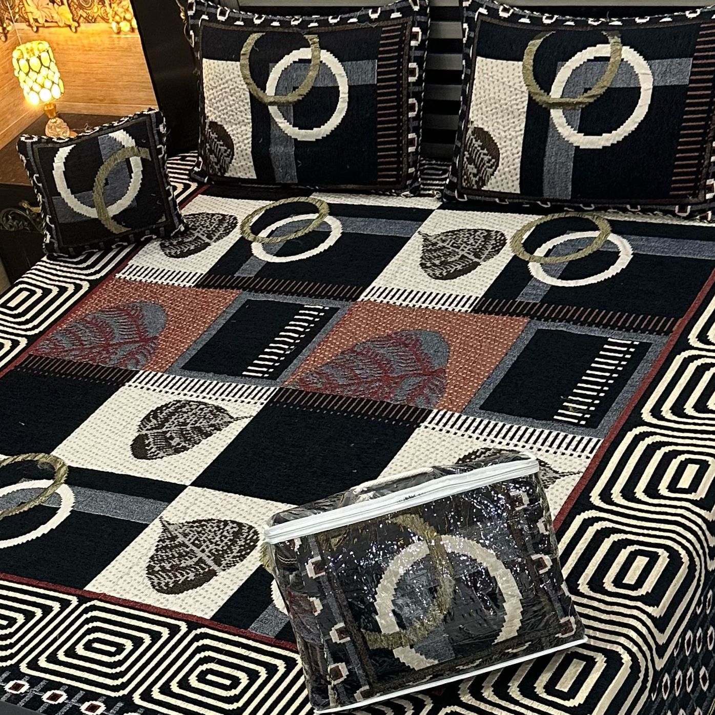 VELVET JACQUARD BEDSHEET