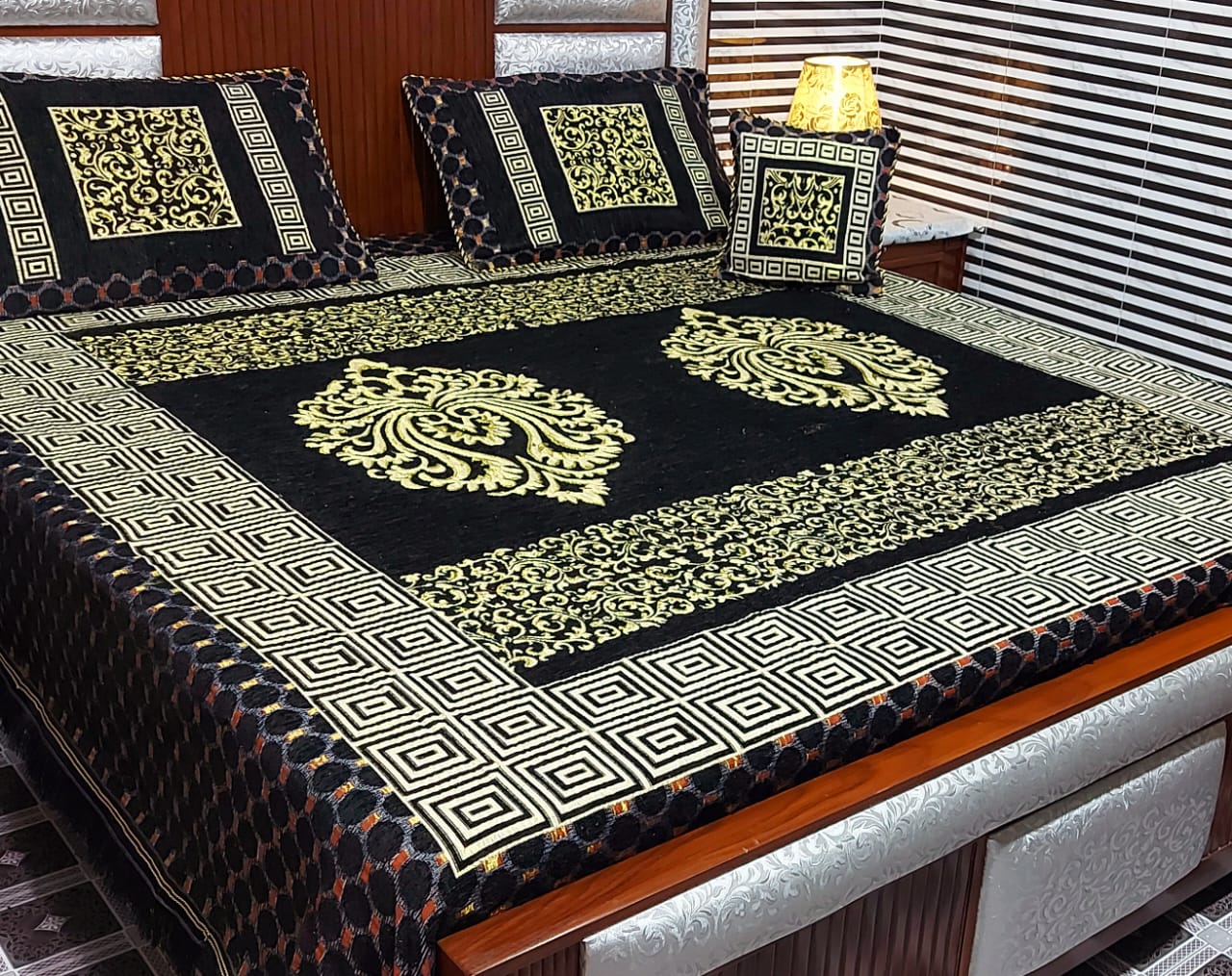 4Pc Velvet Jaquard Bedsheet