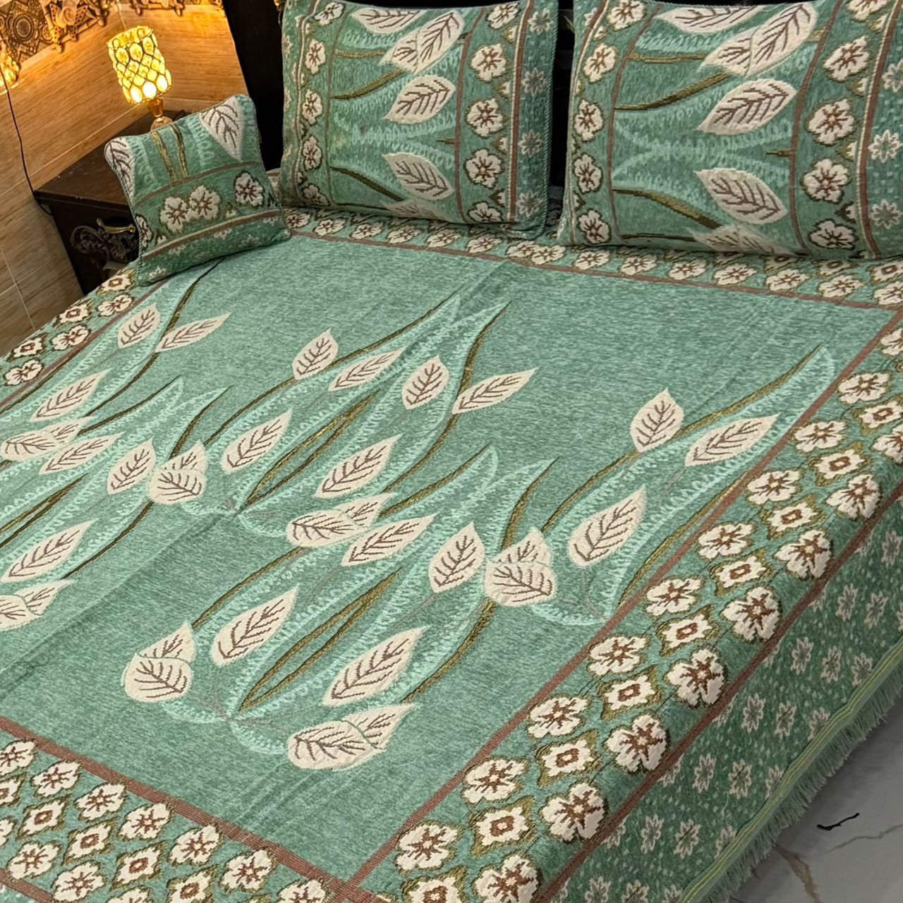4Pc Velvet Jacquard Floral Bedsheet Set