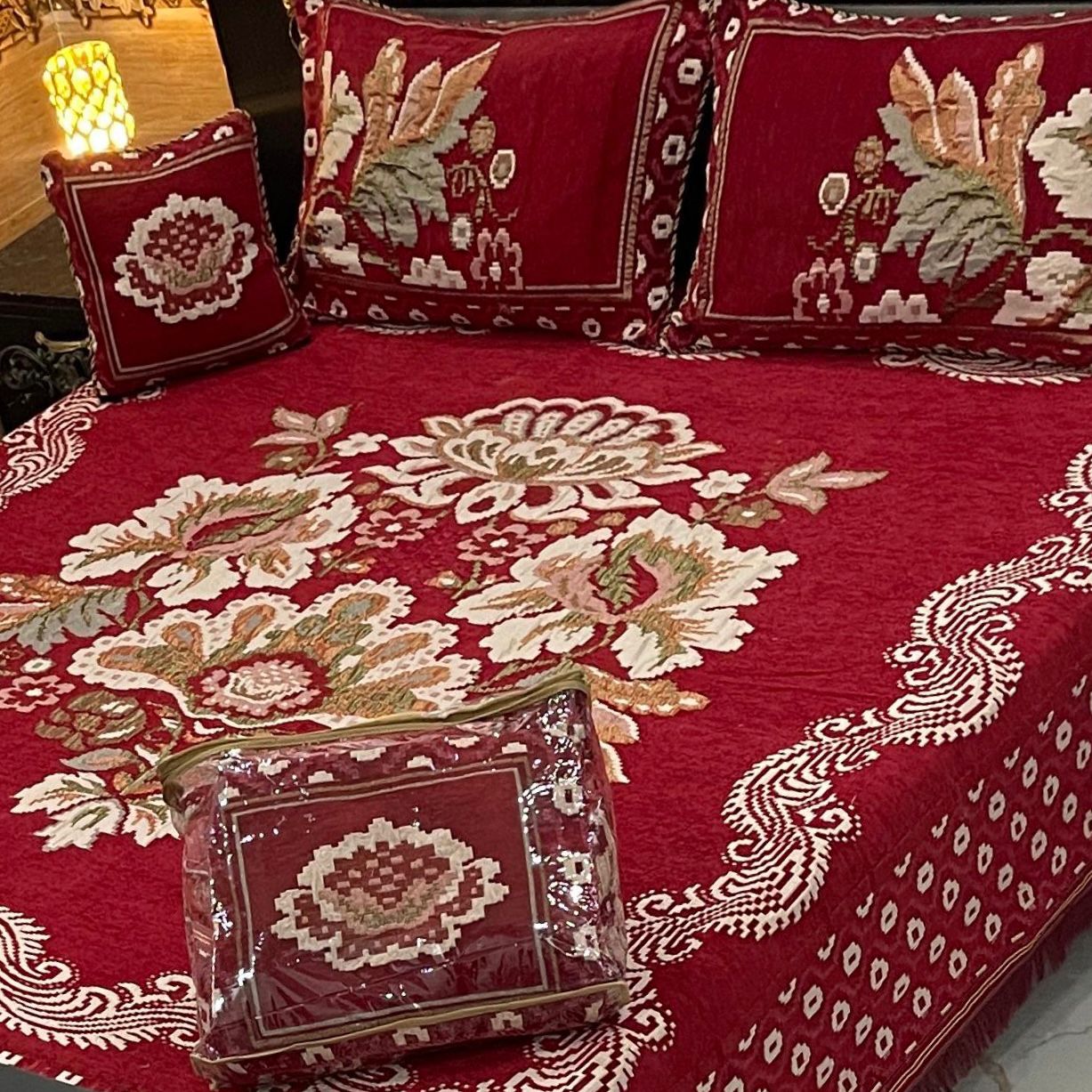 4Pc Velvet Jacquard Floral Bedsheet Set